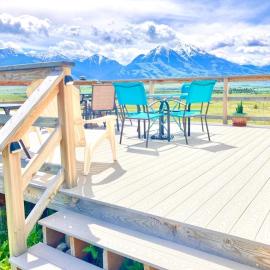 Near Yellowstone Park and Chico Hot Springs، فندق في Emigrant