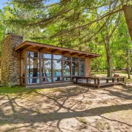 Cabin 2 at Timberlane Resort on Long Lake, hotel i Park Rapids