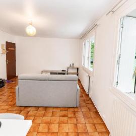 Cozy and modern stay in the heart of Pontoise – hotel w mieście Pontoise