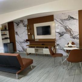 Elegant 2-Bedroom Apartment، فندق في تشيتري