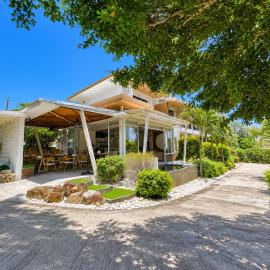 Field-D House, hotel a Tau-szigeten