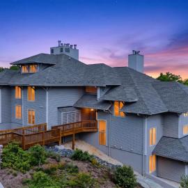 Golf Access Summer - Escape Wintergreen Resort - 3BR3BA, Pets OK & Sleeps 12، فندق في Mount Torry Furnace