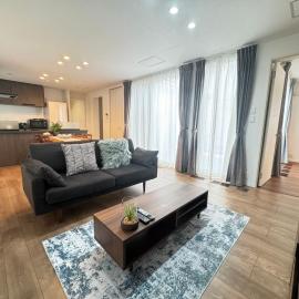 Akikawa Koshi 8 プレミアム鉄骨 一棟貸切ヴィラ, hotel v destinácii Yuge