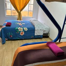 Céntrico con cocina parqueadero e internet, hotel di Baños