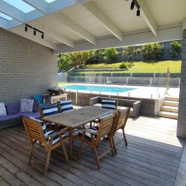 Tea Tree Poolside Escape, Hotel in Inverloch