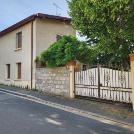 Spacieuse maison de 3 chambres avec option pour une 4ème disposant d'un grand jardin