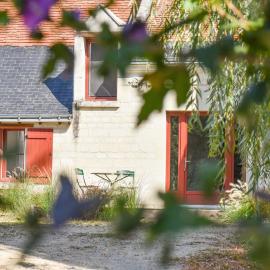 Gîte chez le vigneron La Maison de Thélème, Hotel in Huismes