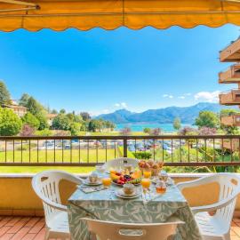 Appartamento Lake View Laveno 1BR, Sleeps 4 - Happy Rentals, hotel in Laveno-Mombello