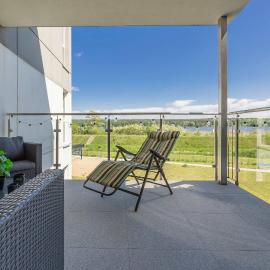 Modern Studio with Terrace, Swimming Pool and Parking by Noclegi Renters, hotel Zegrze Południowe városában