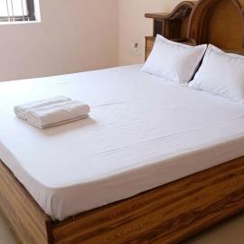 Cozy 2BHK Home Walkable to Narmada Mandir, hotelli kohteessa Amarkantak