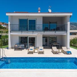 New! Seaview Villa Mare: Your Perfect Coastal Getaway