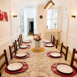 Charming residence with large garden, хотел в Dommartin-le-Saint-Père