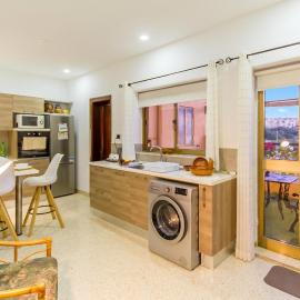 Sunny Maltese townhouse Madonnina Kalkara - Happy Rentals