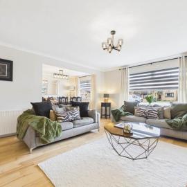 Silverbirch House - luxury 5 bedroom property, hotel u gradu Hamilton