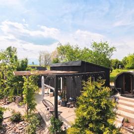 Garden Residence - The Nest, hotel u gradu Drahobudice