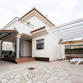 Villa Joan, hotel di Riumar