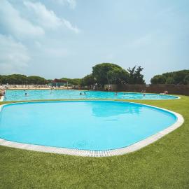 Tres Estrellas Barcelona by HolaCamp, hotel a Gavà
