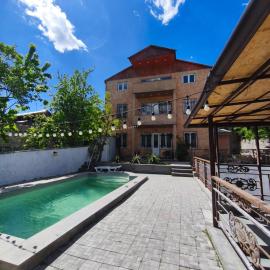 Dilijan Rest - Comfortable rooms & Pool، فندق في ديليجان