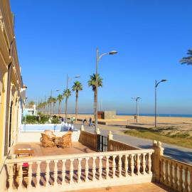 Beach house with private pool, aa and bbq in front of the sea, Hotel in Valencia