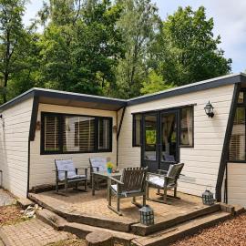 De Bos Egel - Rustig chalet aan bosrand met zwembad, hotel v destinaci Diessen