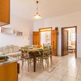 Casa Lory 1 Cozy Courtyard near the Sea - Happy Rentals
