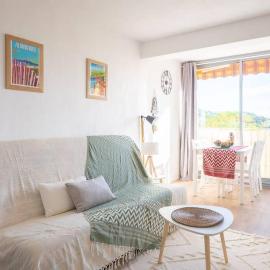 Charmant à 600 m des plages proche des commerces LESCLESDENICOLE, hotel a Carqueiranne