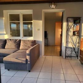 Appartement de plain pied avec terrasse jardin parking, hotel u gradu Viriat