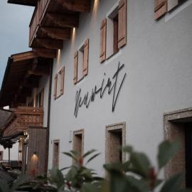 Viesnīca NEUWIRT - Boutiquehotel & Wirtshaus pilsētā Bādfiganava