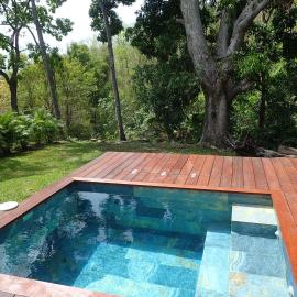 Lodge belle nature 1 chambre, piscine privée, grand jardin, 900 m de la plage de grande anse