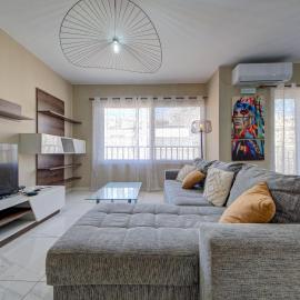 Modern Central 3-Bedroom Apartment with Balcony, WiFi & AC