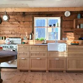 1860 Smallholding With Fjord View Near Sjøvegan, hotel in Sjøvegan