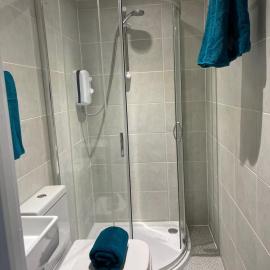 Luxury Southsea Flat with Parking, Close to Beach, Pet Friendly, Work Ready, hotel in Portsmouth