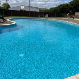Renovated Broads Chalet, Pool and Clubhouse, hotel a Stalham
