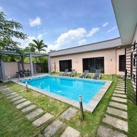 Villa Oasis - 3 Bedroom Villa, hotel in Kribi