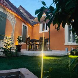 Master Bedroom 3، فندق في Chasnay