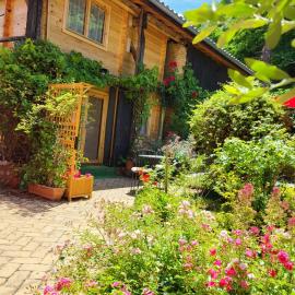 Le chalet caché, au pied des Chambarans、Saint-Siméon-de-Bressieuxのホテル