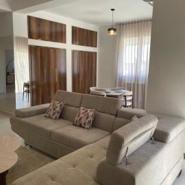 Cozy and modern apartment 20 minutes from the city-center, ξενοδοχείο σε Κωνσταντίνη