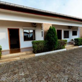 Les Suites Florales – hotel w mieście Libreville