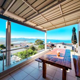Stylish 3BR Apartment Monks View Plettenberg bay