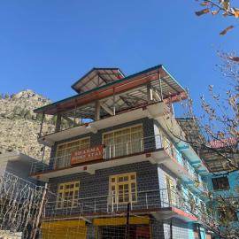 Sharma Homestay, viešbutis mieste Hīnsā