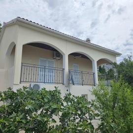 Jelena Holiday House, hotel en Karlobag
