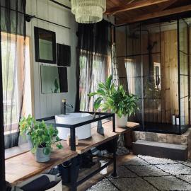 Pelēkā Māja, forestside getaway house for cosy stays, hotel u gradu Myza Brenguli