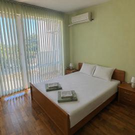 SEA PARADISE MIRA Apartment А-23, hotel in Kavarna