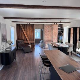 Stilfull og urban leilighet rett ved togstasjonen i Tønsberg, hotell i Tønsberg