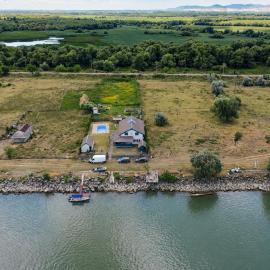 Viesnīca Cabana în Deltă cu Ponton Privat pe Bratul Sulina pilsētā Vulturu
