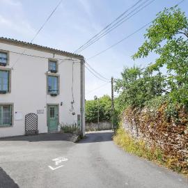 Le Logis des Douves, hotel in Tiffauges