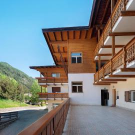 Appartamenti Lella, hotel in Vigo di Fassa