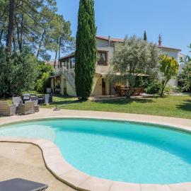 Villa Bella Piscine & Jardin, hotel u gradu Obena