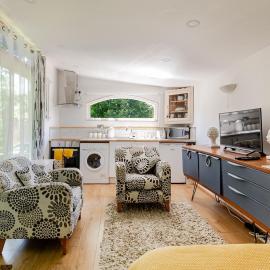 Peaceful Studio Cabin Near Brighton, Sea & South Downs, hotel di Portslade