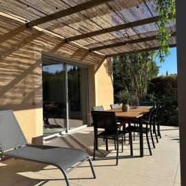 Le SOLEIL du GOLF PMR Sud, hotel a Lagnes